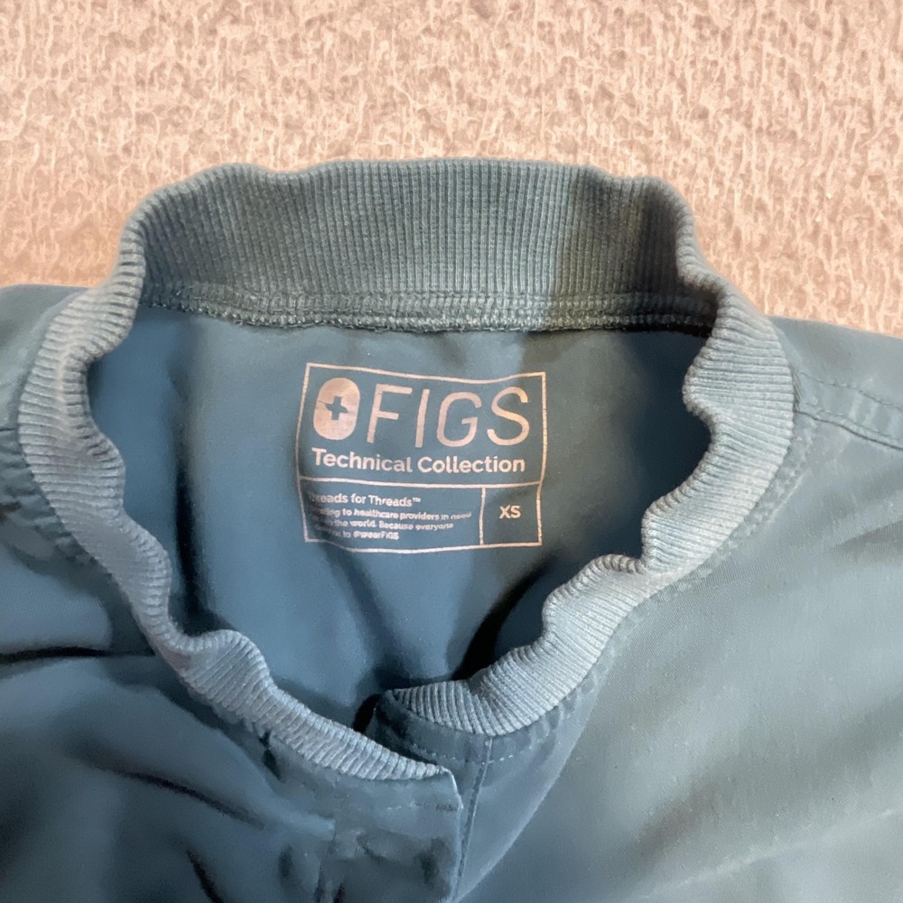 FIGS Shirt Womens‎ XS Green Mock Neck Scrub Top Technical Collection Pullover - Picture 2 of 8
